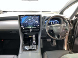 運転席周りのレイアウトをご覧ください。ナビゲーションが綺麗に装着されすっきり収まってますね!