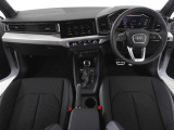 指定工場で車検までご対応可能。6ベイを完備したサービス工場を併設し、快適なAudiライフをサポートします。詳しくは0078-6002-900146中古車スタッフまで