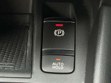 パーキングブレーキは信号待ちなどでブレーキペダルを踏んで停車した後、ブレーキペダルから足を離しても車がそのまま停止状態を維持できるオートホールド機能付き!