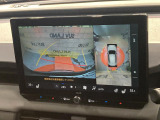 【パノラミックビューモニター】専用のカメラにより、上から見下ろしたような視点で360度クルマの周囲を確認することができます☆死角部分も確認しやすく、狭い場所での切り返しや駐車もスムーズに行えます。