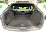 【パワーバックドア】スマートキーや運転席のボタンを押すだけでリアゲートが自動で開閉します!荷物を持っている時や、高い位置にあるバックドアを閉める際に便利な機能です♪