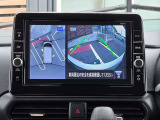 アラウンドビューモニター。上空から見下ろしているような映像で、スムースな駐車をサポートします。