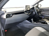 前方の見通しが良いすっきりした視界、誰でも扱いやすく運転できます。疲れにくく安心ドライブを更に快適なものにします!