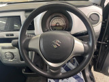 インテリアに合わせたデザインのステアリングは、運転される方のことも考え、運転しやすい形状、大きさです。是非一度、実際に触ってお確かめください。