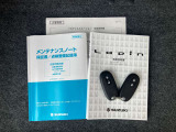 各取り扱い説明書、整備手帳、スマートキー2本つきです。