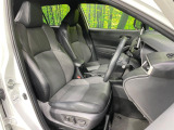 運転席まわりには十分なスペースがあり、大柄な方でもゆったり運転していただける環境です。