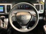 【純正革巻きステアリング】上質な革を使用することで、手にしっかり馴染みとても運転しやすいハンドルです♪