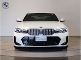 【キドニーグリル】BMWは約90年もの間、ほぼ全ての車両にひと目でBMWだと分かるこの特徴的なフロントグリルが備えられ、デザイン・アイコンとして親しまれてきました。