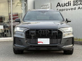 【ブラックStyle】シングルフレームグリルはAudiの象徴的なデザイン要素であり、一目でAudiとわかるスタイル、大きくて迫力のある形状が車のスポーティな印象を強調しており、魅力的なデザインとなっています。