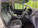 運転席シート廻りは使用感も少なく、良好な状態となっています。前オーナー様が丁寧に使っていたことがよくわかりますね。