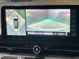 【アラウンドビューモニター】車を上から見下ろしているかのような映像で周囲の状況がひと目で確認、狭い駐車場に駐車するときも安心です♪♪障害物などがあると警告音がなりますので安心して駐車が出来ます★