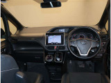 オシャレなインテリアで運転する気分も盛り上がりますよね^^