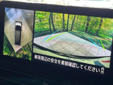 【アラウンドビューモニター】専用のカメラにより、上から見下ろしたような視点で360度クルマの周囲を確認することができます☆死角部分も確認しやすく、狭い場所での切り返しや駐車もスムーズに行えます。