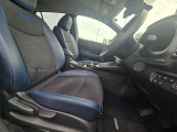 体にフィットし運転する楽しさを感じられるシートです