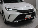 プリクラッシュセーフティに交差点右折時の対向直進車及び右左折時の対向方向から横断してくる歩行者を検知する機能を追加した予防安全パッケージ「Toyota Safety Sense」が採用されています。