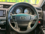 【純正革巻きステアリング】上質な革を使用することで、手にしっかり馴染みとても運転しやすいハンドルです♪