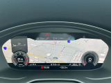 スピードメーターなどの運転に必要な計器とともに、オーディオ・電話の操作画面などを表示。レイアウトはステアリングスイッチで切り替えでき運転に集中しながら必要な情報を瞬時に得ることが可能。