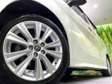 【純正18インチアルミホイール】外観にマッチした純正アルミホイールを装着しております。各種社外アルミホイールや、スタッドレスタイヤも取扱いしております。是非ご相談ください♪