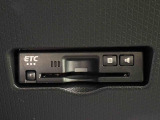 ETCカードを挿入することで高速道路を利用する際の支払いがキャッシュレスになったり、ETCスマートインターチェンジが利用できたり、とても便利なアイテムです!ETC車載器(リミテッド専用装備)