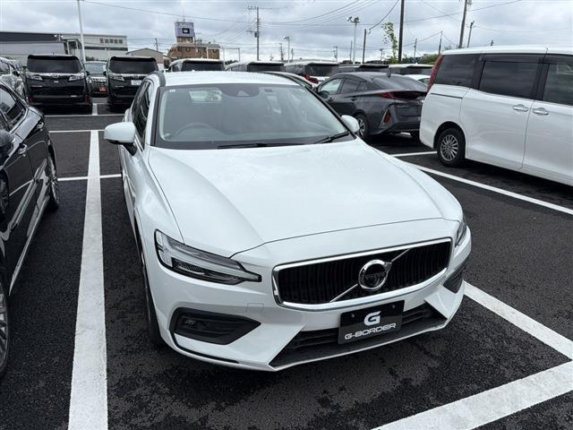 V60 B4 モメンタム ワンオーナー 禁煙車 純正9インチナビ