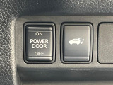 【パワーバックドア】スマートキーや運転席のボタンを押すだけでリアゲートが自動で開閉します!荷物を持っている時や、高い位置にあるバックドアを閉める際に便利な機能です♪