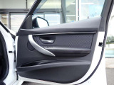BMW在庫保有台数常時100台以上!ご来店の際はBMW本店(厚木市下荻野140-1)にご来店ください!弊社自慢の全天候型ショールーム!BMW在庫保有台数常時100台以上ございます!
