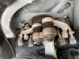 お車を安心してお乗りいただく為には、足回りの定期点検が欠かせません。サービスサポート(有償保証)では無料点検もご提供しており、安心のカーライフをお過ごしいただけるサポート体制が整っています。