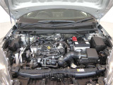 エンジンルームです。弊社ではドライアイスを利用した専用機器で隅々まで洗浄しております。