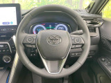 インテリアに合わせたデザインのステアリングは、運転される方のことも考え、運転しやすい形状、大きさです。是非一度、実際に触ってお確かめください。
