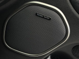 ●harman/kardonサウンドシステム:オーディオ専門メーカーが手掛けるプレミアムスピーカーを装備。多数のスピーカーから、音の粒立ちまで分かる高品質な音楽をお楽しみいただけます。