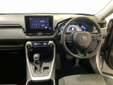 運転席は見やすく整理され、ナビも美しく装着され操作性にも優れています!