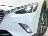 【LEDヘッドライト】悪天候や夜間走行時も良好な視界を確保し安心して運転できる高輝度LEDヘッドライトを装備!点灯速度が早く、消費電力も抑えられています。