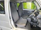 運転席シート廻りは使用感も少なく、良好な状態となっています。前オーナー様が丁寧に使っていたことがよくわかりますね。