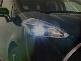 高輝度で点灯速度が速く、しかも消費電力の少ないLEDヘッドライトが装備されています!LEDの明るい光が走行中の視界の確保をサポートして、夜のドライブがより楽しく安全に運転できます♪