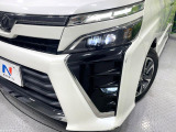 【LEDヘッドライト】悪天候や夜間走行時も良好な視界を確保し安心して運転できる高輝度LEDヘッドライトを装備!点灯速度が早く、消費電力も抑えられています。