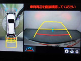 全周囲モニター付きで後退時に車両周辺が確認できるので安心です。車はどうしても死角ができますので、万が一のために必要な装備です。ただあくまでも補助装備ですので、目視での確認をお忘れなく!