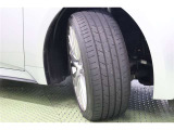 タイヤサイズ 235/40R19。