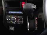車内を快適に、オートエアコンを装備しています。