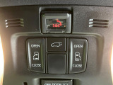 【パワーバックドア】スマートキーや運転席のボタンを押すだけでリアゲートが自動で開閉します!荷物を持っている時や、高い位置にあるバックドアを閉める際に便利な機能です♪