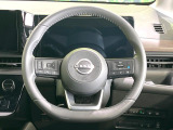 インテリアに合わせたデザインのステアリングは、運転される方のことも考え、運転しやすい形状、大きさです。是非一度、実際に触ってお確かめください。