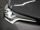 LEDヘッドランプには「オートマチックハイビームシステム」を搭載。夜間走行時にハイビームで走行可能と判断した場合、ロービームとハイビームを自動的に切り替え、前方視界確保をアシストします。