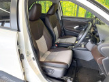 運転席シート廻りは使用感も少なく、良好な状態となっています。前オーナー様が丁寧に使っていたことがよくわかりますね。