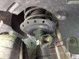 お車を安心してお乗りいただく為には、足回りの定期点検が欠かせません。サービスサポート(有償保証)では無料点検もご提供しており、安心のカーライフをお過ごしいただけるサポート体制が整っています。
