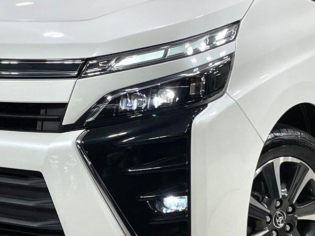 トヨタ ヴォクシー 2.0 ZS 煌 の中古車詳細 (18,504km, ホワイトパール