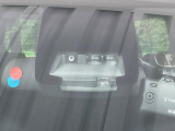 【トヨタセーフティセンス】走行中に前方の車両等を認識し、衝突しそうな時は警報とブレーキで衝突回避と被害軽減をアシスト。より安全にドライブをお楽しみいただけます。