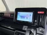 ディスプレイオーディオを装備。スマホとクルマをつなぐことで、これまでのナビに加えて、いろんなサービスが楽しめます。