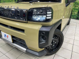 【LEDヘッドライト】悪天候や夜間走行時も良好な視界を確保し安心して運転できる高輝度LEDヘッドライトを装備!点灯速度が早く、消費電力も抑えられています。