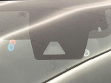 【トヨタセーフティセンス】走行中に前方の車両等を認識し、衝突しそうな時は警報とブレーキで衝突回避と被害軽減をアシスト。より安全にドライブをお楽しみいただけます。