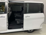 【両側ハンズフリーオートスライドドア】寝ているこどもを抱いていても、荷物を持っていても問題なし!とっても便利です♪