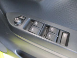 ■全席パワーウィンドウとなっております。■電動格納ミラー有り。